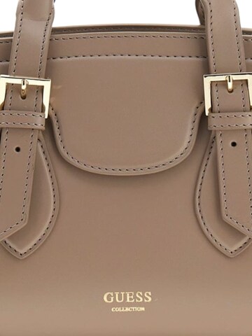 GUESS Käsilaukku 'Bandoulière Diana Maxi Satchel Ataupe' värissä ruskea
