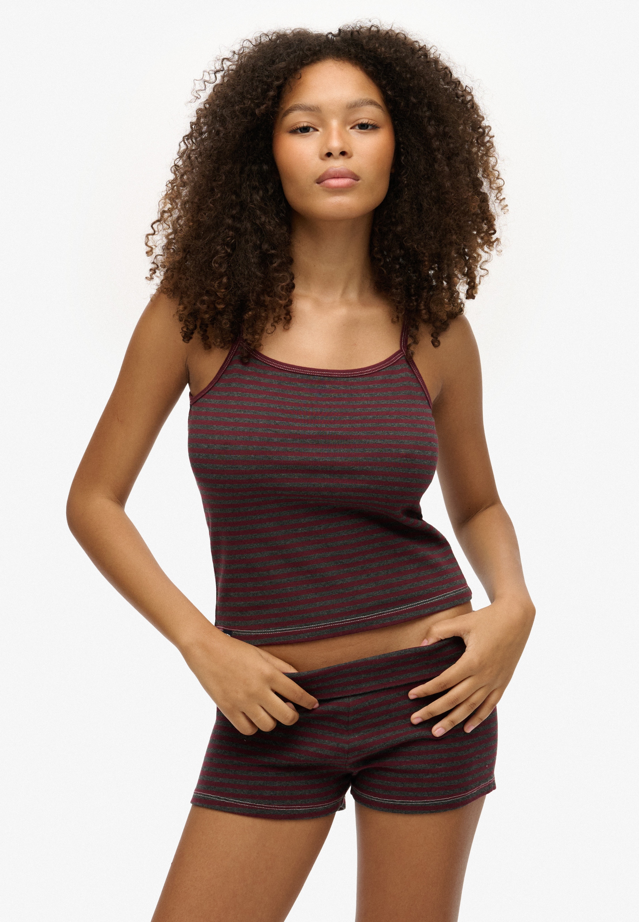 Haut 'Athletic Essentials' Superdry & Co en rouge : devant