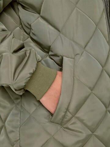 Manteau mi-saison 'JESSICA' ONLY en vert