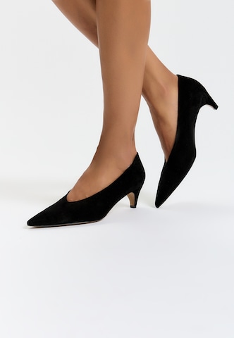 CESARE GASPARI Pumps in Black