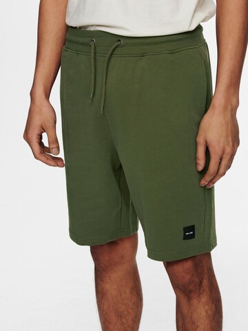 Regular Pantaloni 'Neil' de la Only & Sons pe verde