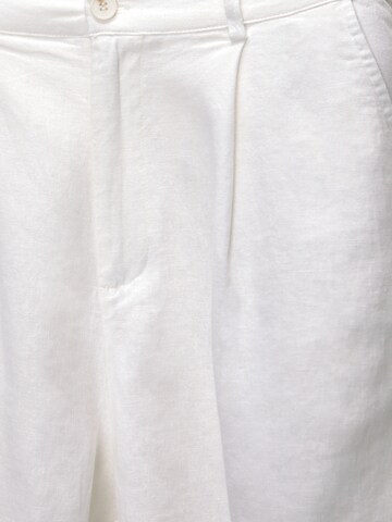 Pull&Bear Regular Pleat-front trousers in White