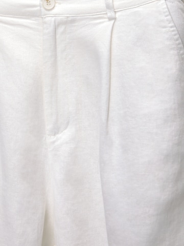 Regular Pantalon à pince Pull&Bear en blanc