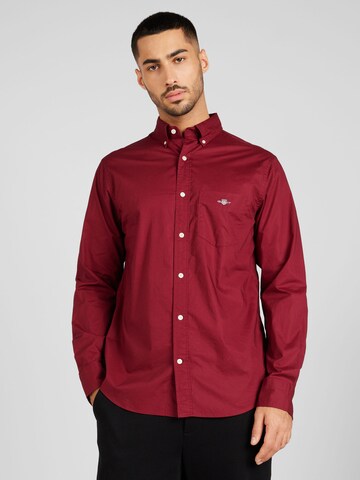 Coupe regular Chemise GANT en rouge : devant