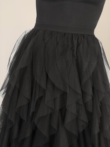 APART Skirt in Black