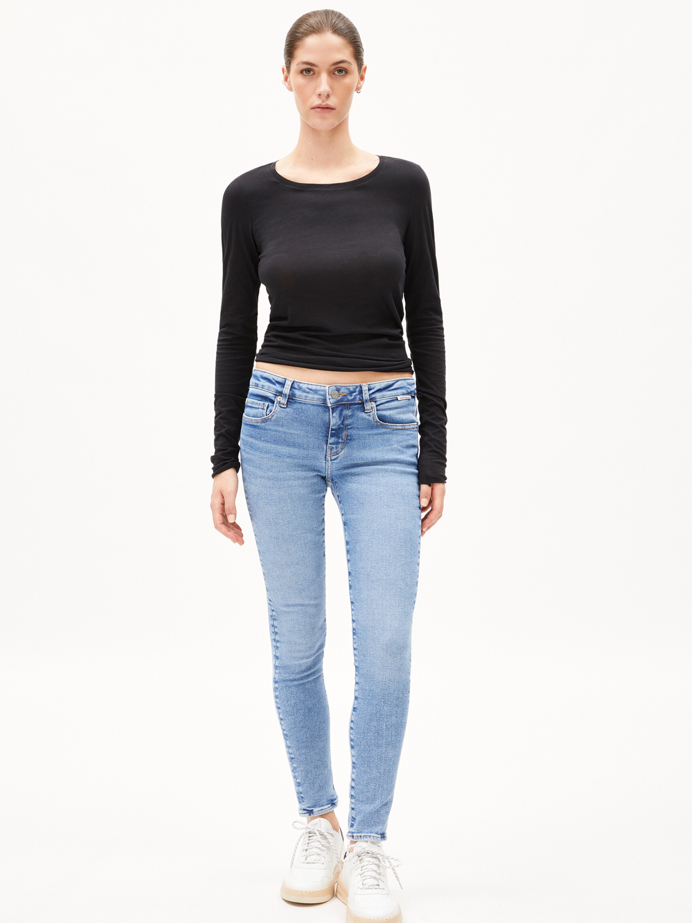 ARMEDANGELS Shirt ' EINIAARA SOFT ' in Zwart: voorkant