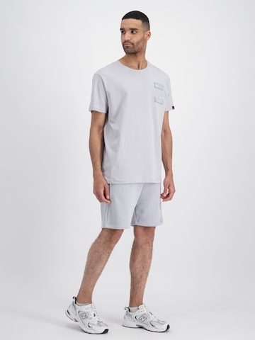 ALPHA INDUSTRIES T-Shirt in Grau