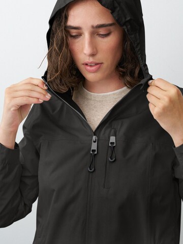 ONUA Raincoat 'Breeze' in Black