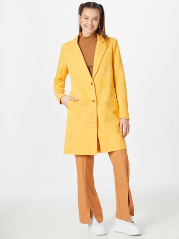 ONLY Демисезонное пальто 'Carrie Mel' в Желтый: спереди