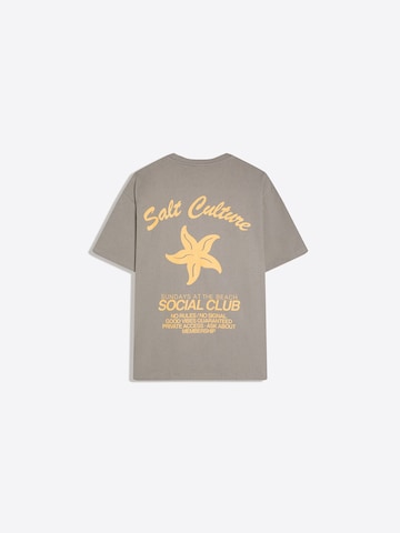 Bershka T-shirt 'PARADISE CLUB' i grå