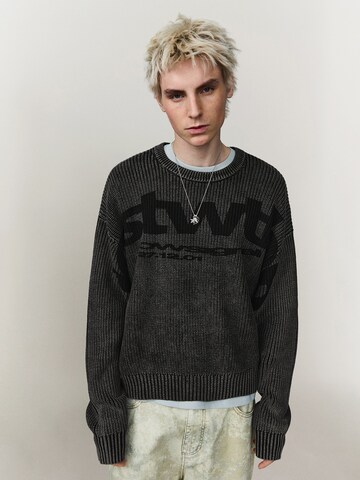 Pull-over Bershka en noir : devant