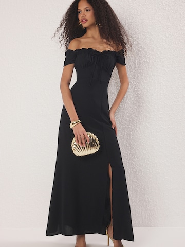 Trendyol Estélyi ruhák - fekete: elől