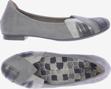 THINK! Flats & Loafers in 37 in Grey: front