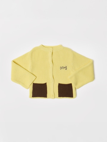 Maru + Bo Strickjacke 'CARDIGAN WITH CONTRAST COLOR POCKETS'‌‌ in Gelb: Vorderseite