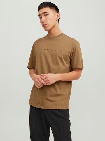 JACK & JONES T-shirt i brun