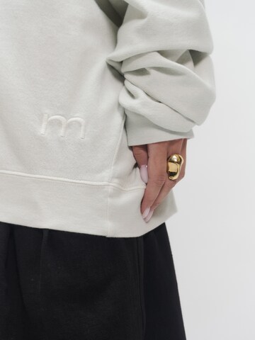 Sweat-shirt 'Madlin' millane en blanc