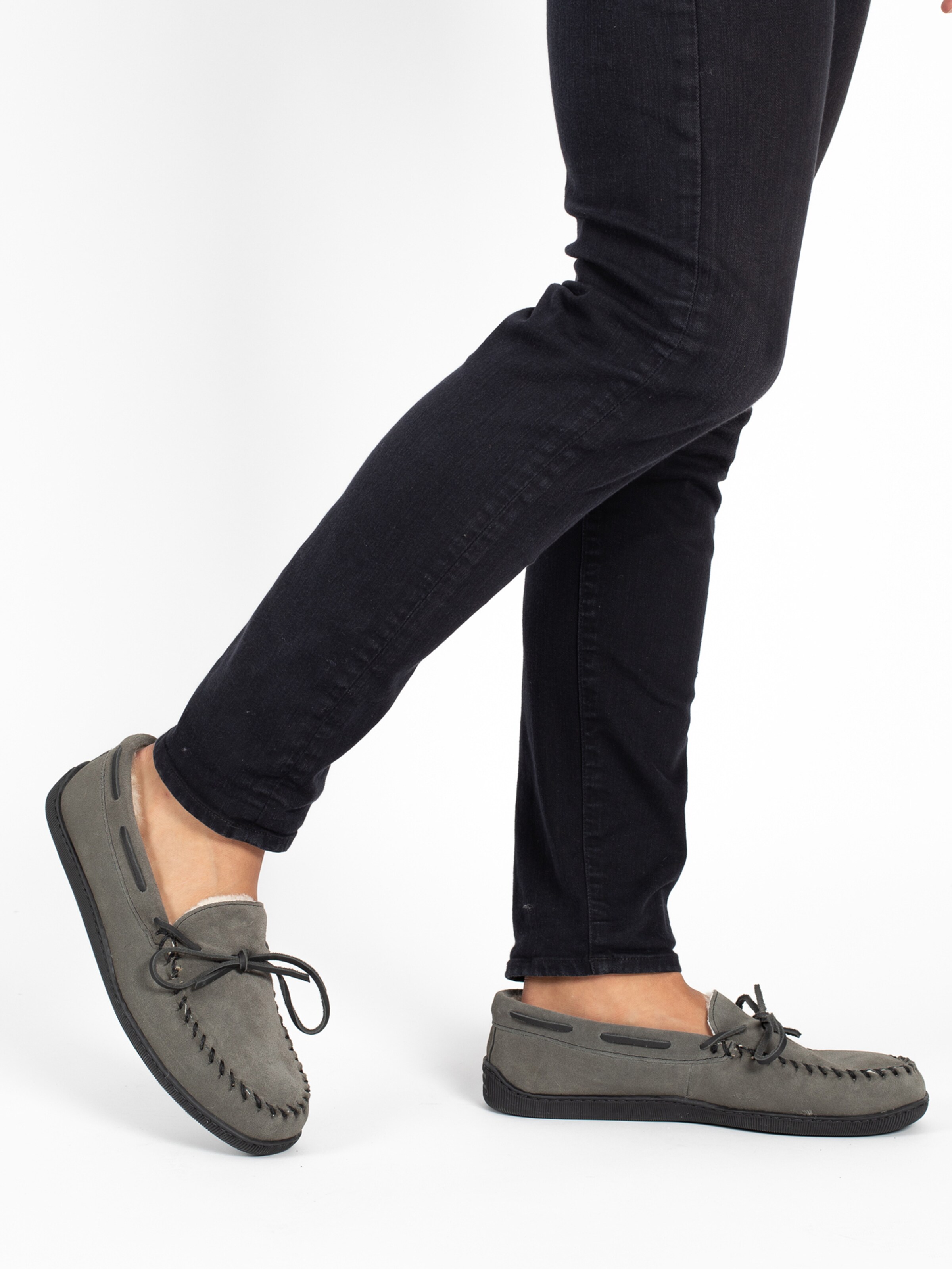 Minnetonka Mokassin in Grau