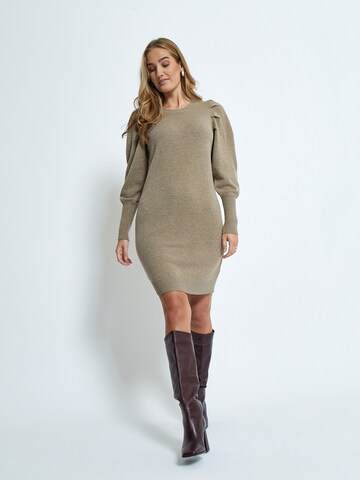 Robes en maille 'Anissa' Peppercorn en beige