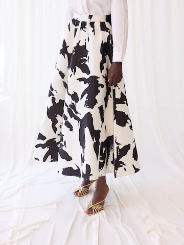 Touché Privé Skirt 'Patterned Satin Skirt' in Beige
