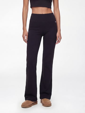 melns V!BE STUD!OS Plati gali Legingi: no priekšpuses