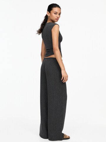 Wide leg Pantaloni di Pull&Bear in grigio
