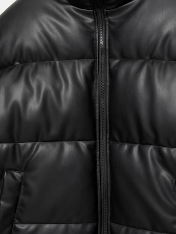 Pull&Bear Zimska jakna | črna barva