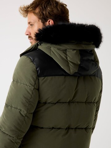 GUESS Performance Jacket in Green