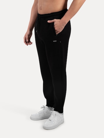 Effilé Pantalon Smilodox en noir