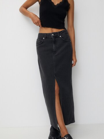 Pull&Bear Skirt in Black: front