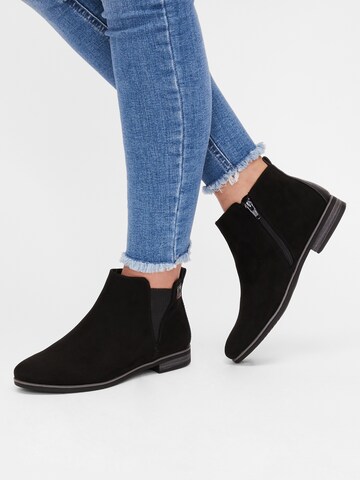 s.Oliver Chelsea Boots in Schwarz: predná strana