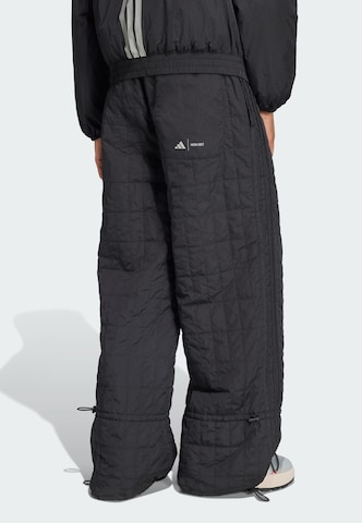 ADIDAS SPORTSWEAR - Pierna ancha Pantalón deportivo 'Adidas x MOON BOOT' en negro