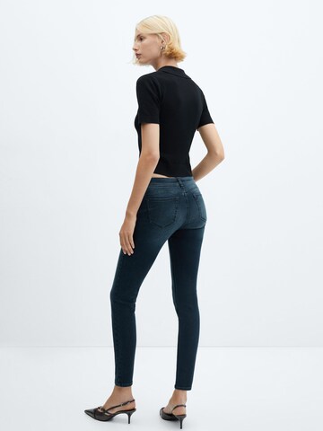 MANGO Skinny Fit Дънки 'PUSHUP' в синьо