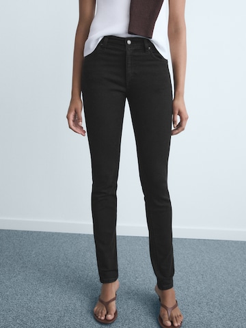 MANGO Slimfit Jeans 'NEWISA' in Zwart: voorkant