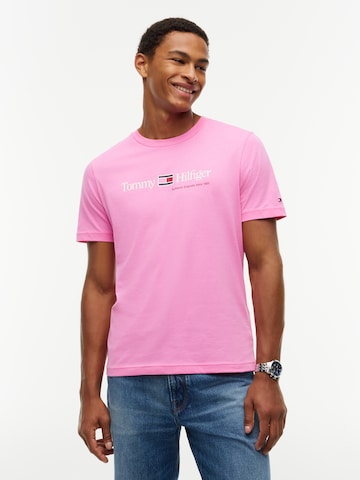 TOMMY HILFIGER Тениска 'BRAND LOVE' в розово: отпред