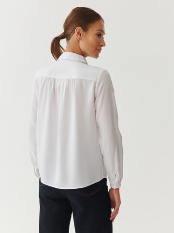 TATUUM - Blusa 'BENETI' em branco