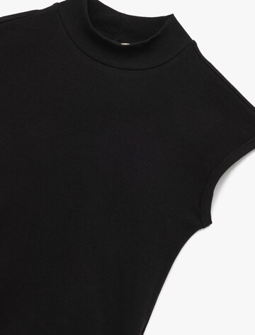 Koton T-Shirt in Schwarz