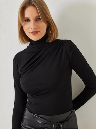 Bianco Lucci T-shirt en noir, Vue avec produit