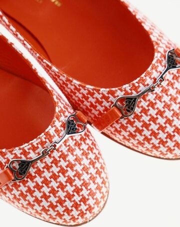 Saint-Honoré Paris Souliers Flats & Loafers in 35 in Orange