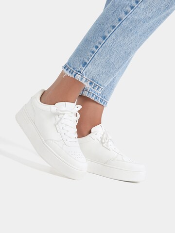 Pull&Bear Platform trainers in White