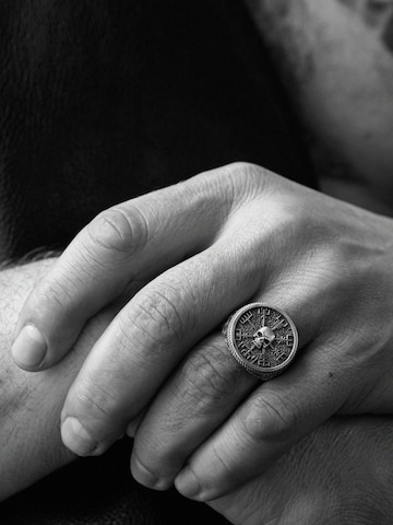 REYTEL - Anillo 'VEGVISIR WITH SKULL' en plata