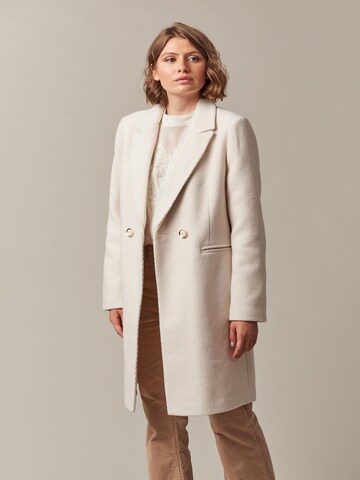 Manteau mi-saison 'Tanya' Deeluxe en blanc : devant