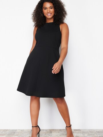 Trendyol Curve - Vestido de gala en negro: frente