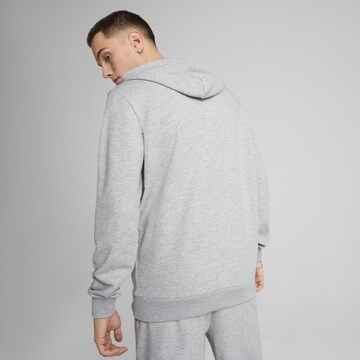 PUMA Sportsweatshirt 'F1® ESS' in Grijs
