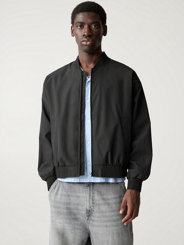 Pull&Bear Between-season jacket in Black: front