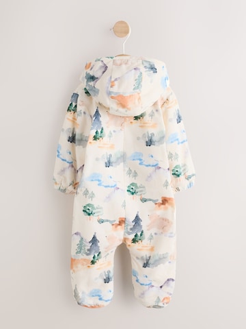 Next Overall σε λευκό