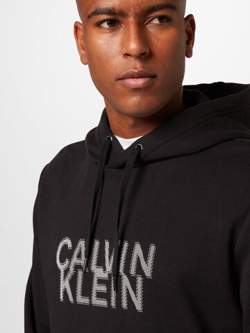 Calvin Klein Sweatshirt i svart