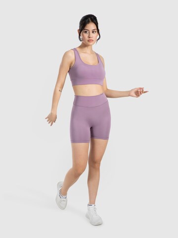 Smilodox Slimfit Shorts ' Darbie ' in Lila