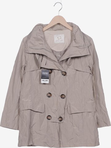 Mariposa Jacket & Coat in L in Beige: front