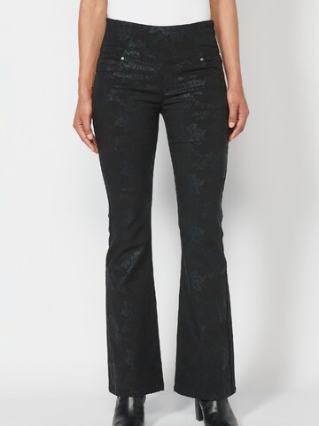 KOROSHI Flared Jeans in Black: front