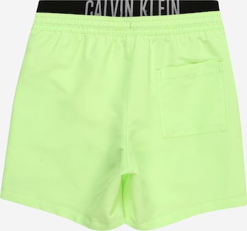 Calvin Klein Swimwear Štandardný strih Plavecké šortky 'Intense Power' - Zelená